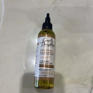 Carol's Daughter Hair & Scalp Oil